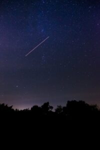 shooting star during nighttime